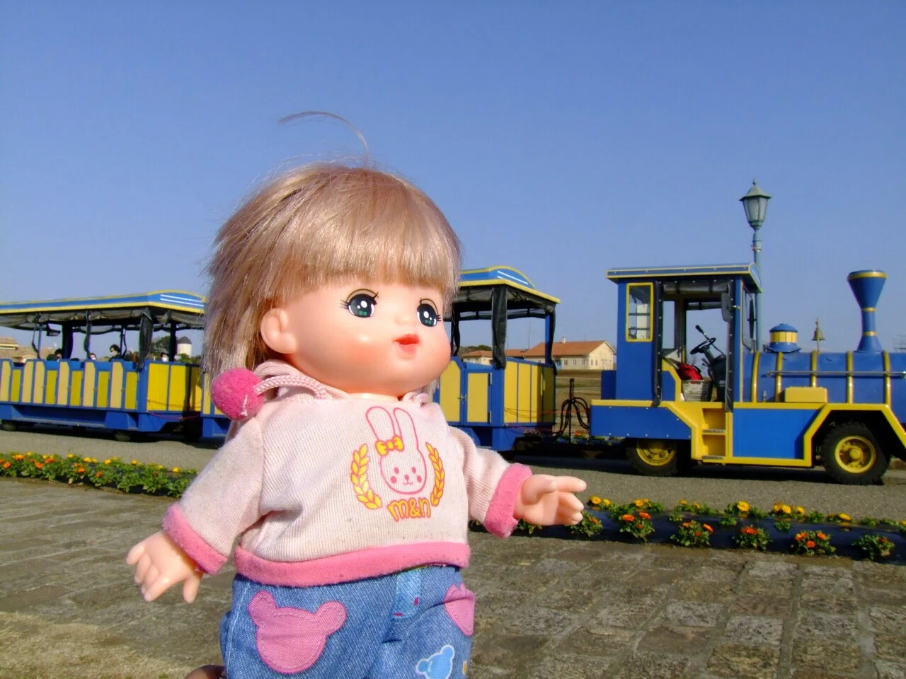 メルちゃん ぽぽちゃん ロードトレイン見てうれしそう 神奈川県横須賀市 ソレイユの丘 Popodoll Note