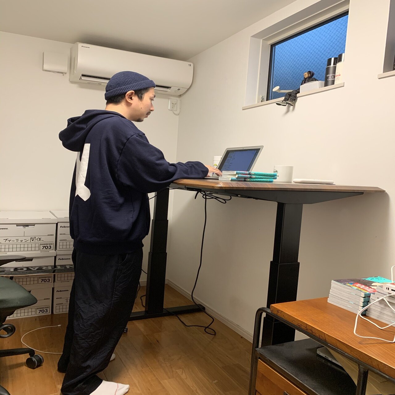 首がバキバキになったので Flexispotの机に替えました いちおpr かっぴー 漫画家 Note