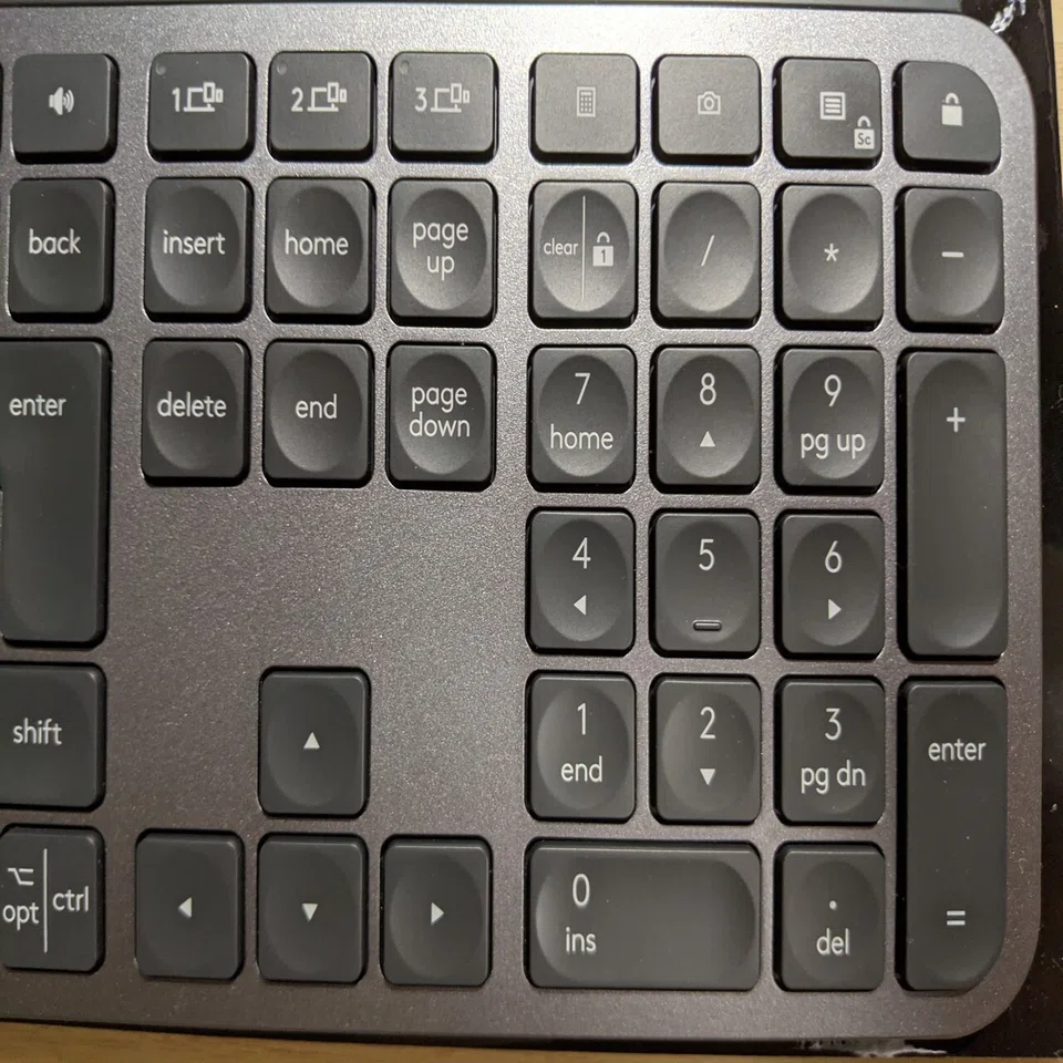 Logicoolの高級キーボードKX800 MX KEYSを買ってみた話｜もくくも