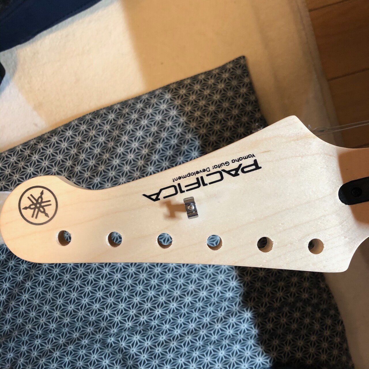 YAMAHA PACIFICA012 ペグ交換｜くりのぶ