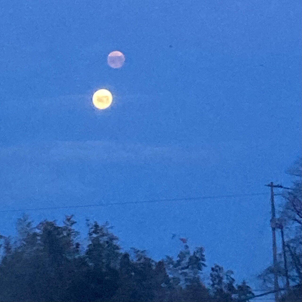 おはようございます もう少しで体温計くんもう1人描き終わりそうです 今宵はずっと書斎の窓から満月が見えていました 窓越しで撮ったらちょっとだけ幻想的な 月になりました 月の模様は何に見えますか 僕は昔 よるつき Note おはようございます もう少しで体温計くんもう1人描き終わりそうです 今宵はずっと書斎の窓から満月が見えていました 窓越しで撮ったらちょっとだけ幻想的な 月になりました 月の模様は何に見えますか 僕は昔 よるつき Note