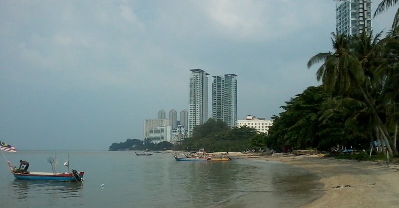 [マレーシア-05]ペナン島のビーチはこんな感じ。（タンジュンブンガとバトゥフェリンギ）