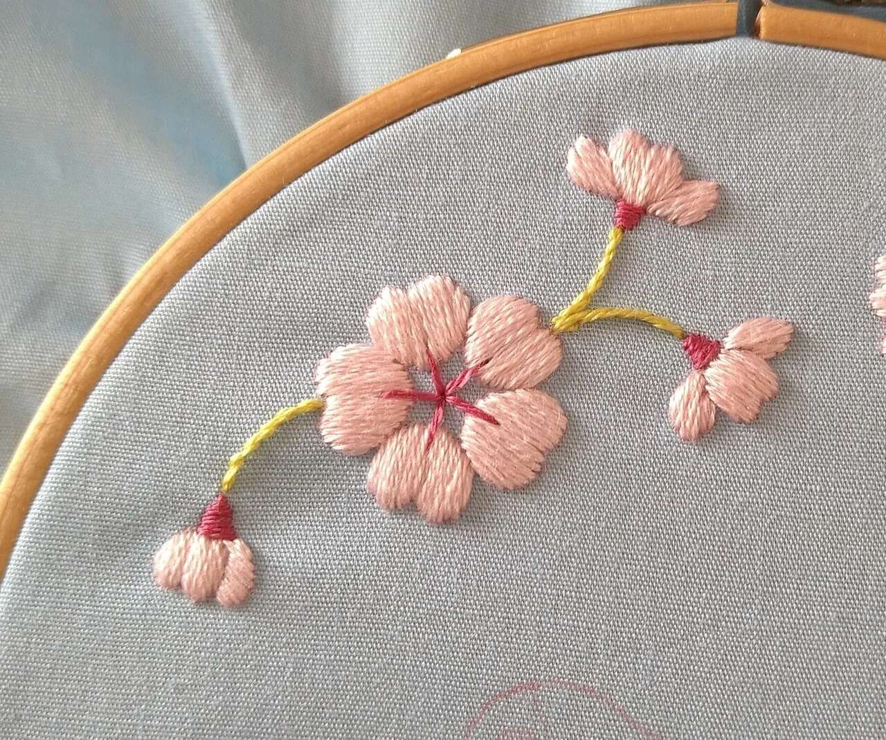 桜の花とメジロの刺繍枠キットを作ろう* ステップ6 〜桜の花の刺繍4