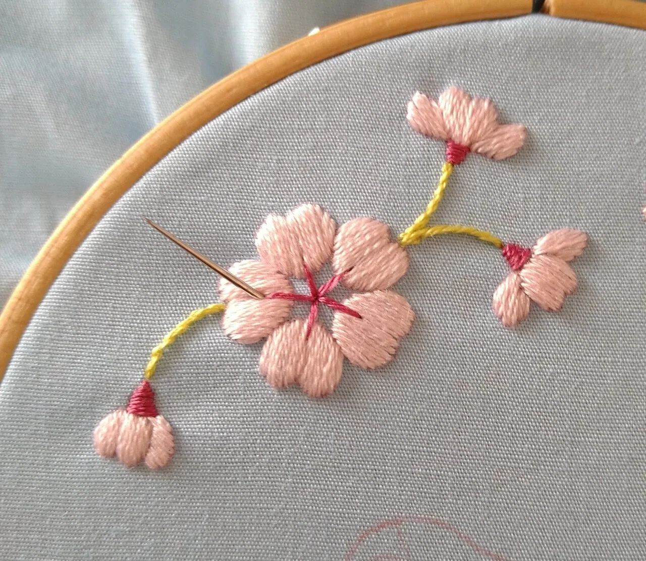 桜の花とメジロの刺繍枠キットを作ろう* ステップ6 〜桜の花の刺繍4