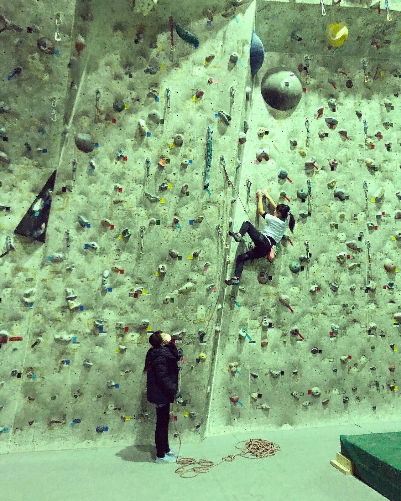 軸を意識した登りで安定のクライミングを手に入れよう 佐久平ロッククライミングセンター Note