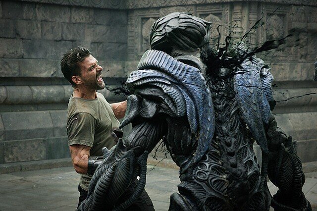 あらすじと場面写真でピンときたらもう絶対に観てください 保証します スカイライン 奪還 一日一本短評を載せる映画館スタッフ その78 元町映画館 Note