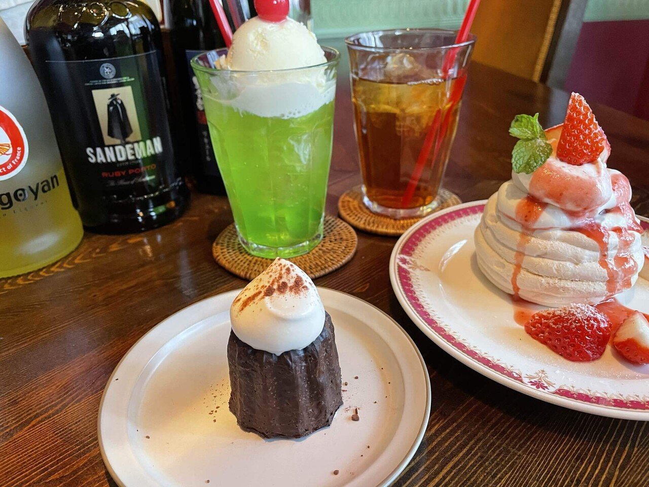 ここのカヌレがすごい美味しい 京都にあります 中の雰囲気はピンク レトロみたいな感じです 喫茶店に近い感じがします でも 窓から見える景色や映え写真撮るには最高です 食べ物 も美味しいので 京都に来た人 るんるんの学び教室 Note ここのカヌレがすごい美味しい 京都にあります 中の雰囲気はピンク レトロみたいな感じです 喫茶店に近い感じがします でも 窓から見える景色や映え写真撮るには最高です 食べ物 も美味しいので 京都に来た人 るんるんの学び教室 Note