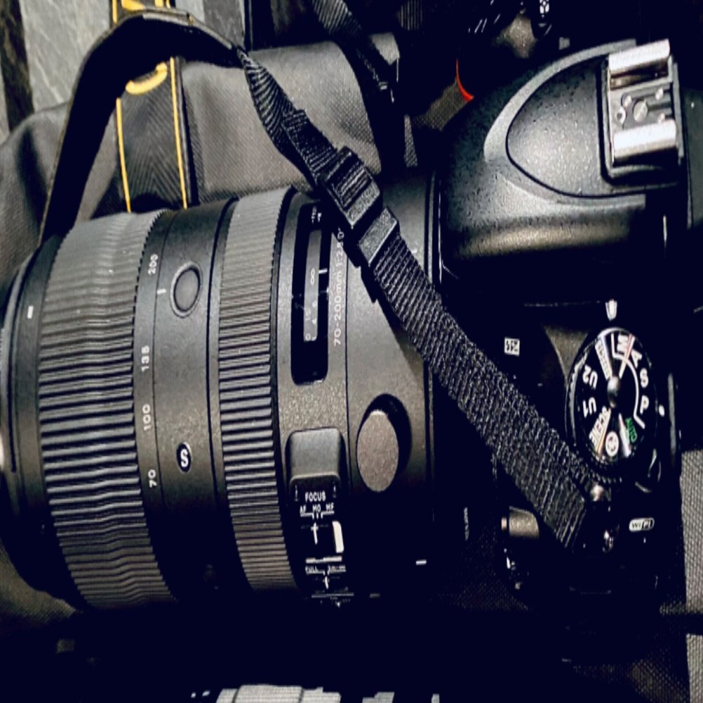 推し活の撮影に！バリアングル液晶で頭上からの撮影OK Nikon D5100 推し活の撮影に！バリアングル液晶で頭上からの撮影OK Nikon D5100