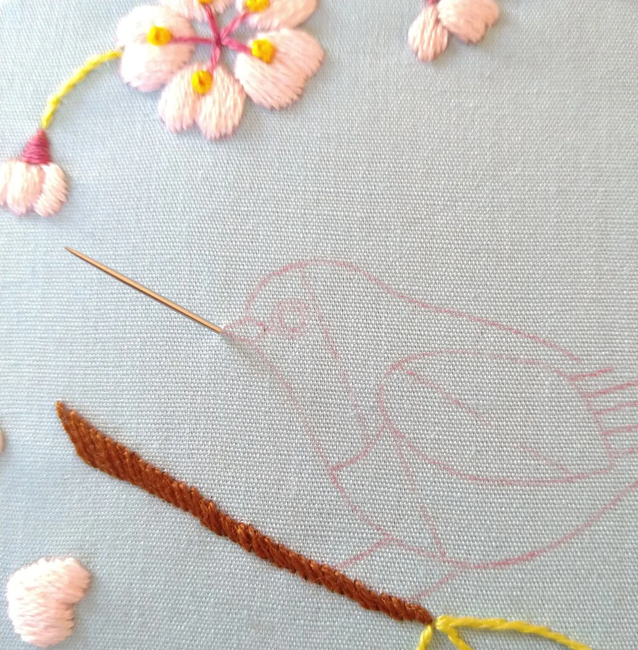 桜の花とメジロの刺繍枠キットを作ろう* ステップ8 〜メジロの目と