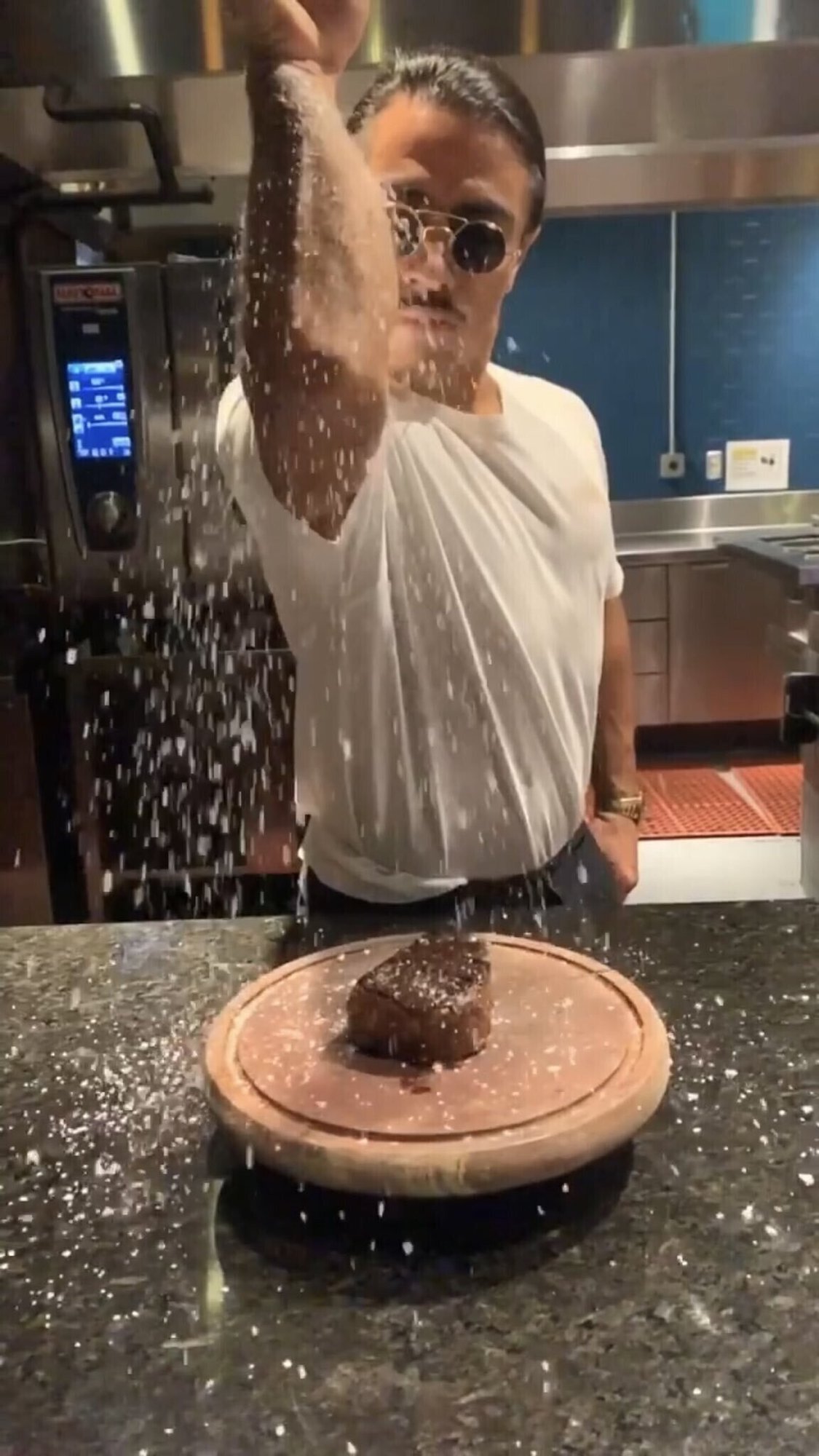 小ネタ 塩振りおじさん マンガ業界にも影響を及ぼし始める 山崎から君へ Note 小ネタ 塩振りおじさん マンガ業界にも影響を及ぼし始める 山崎から君へ Note