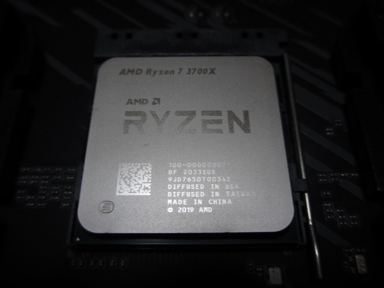 AMD Ryzen 3800X With Wraith Prism Cooler 3.9GHz 8コア 16スレッド