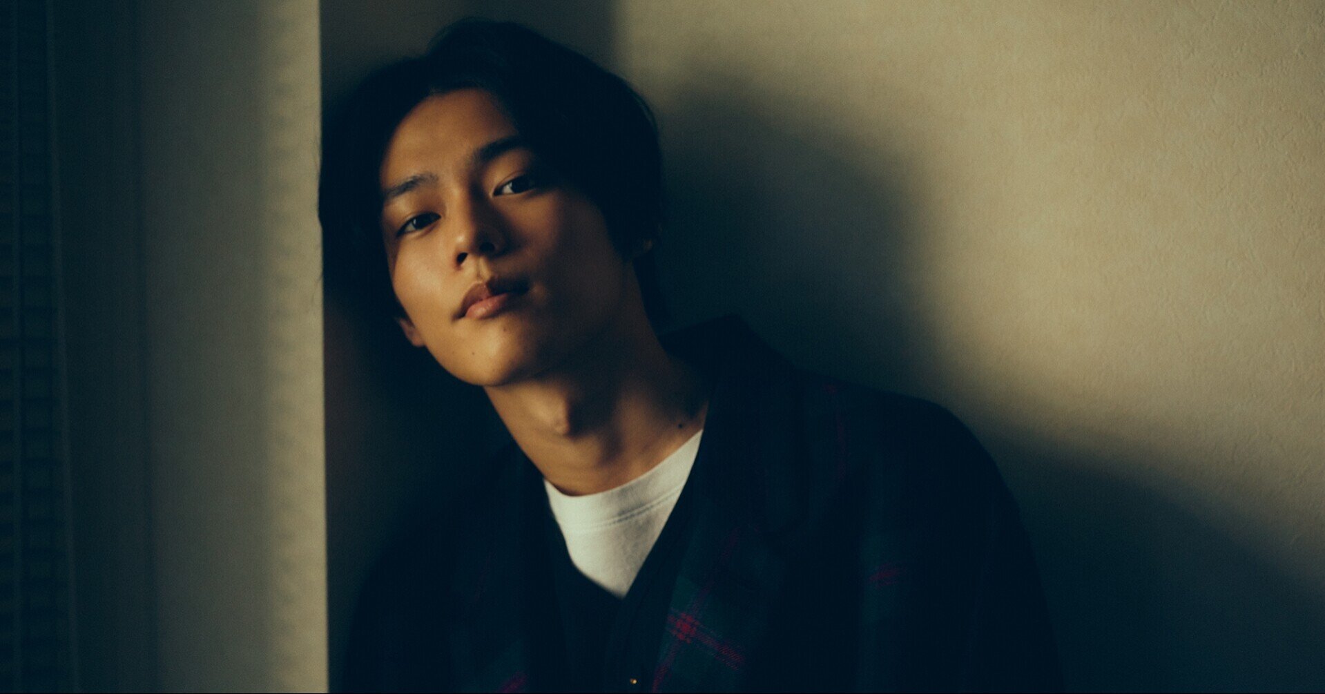 太陽は動かない 藤原竜也の青年期役でデビュー 16歳 日向亘 最初で最後のファーストカット秘話 リーズンルッカ Note 太陽は動かない 藤原竜也の青年期役でデビュー 16歳 日向亘 最初で最後のファーストカット秘話 リーズンルッカ Note