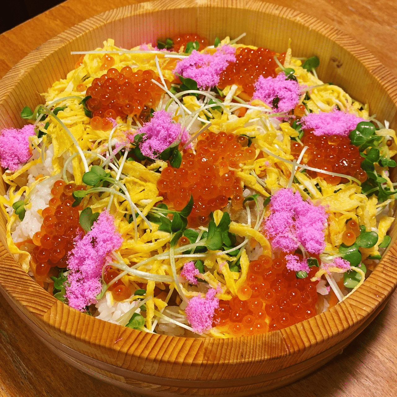 今日はひな祭り でんぶ 思った以上に蛍光ピンクでした それでも その鮮やかさに春を感じます ちらし寿司は私のお袋の味です 母が作るものよりちょっと酸味が強かったかな チャマ Note 今日はひな祭り でんぶ 思った以上に蛍光ピンクでした それでも その鮮やかさに春を感じます ちらし寿司は私のお袋の味です 母が作るものよりちょっと酸味が強かったかな チャマ Note