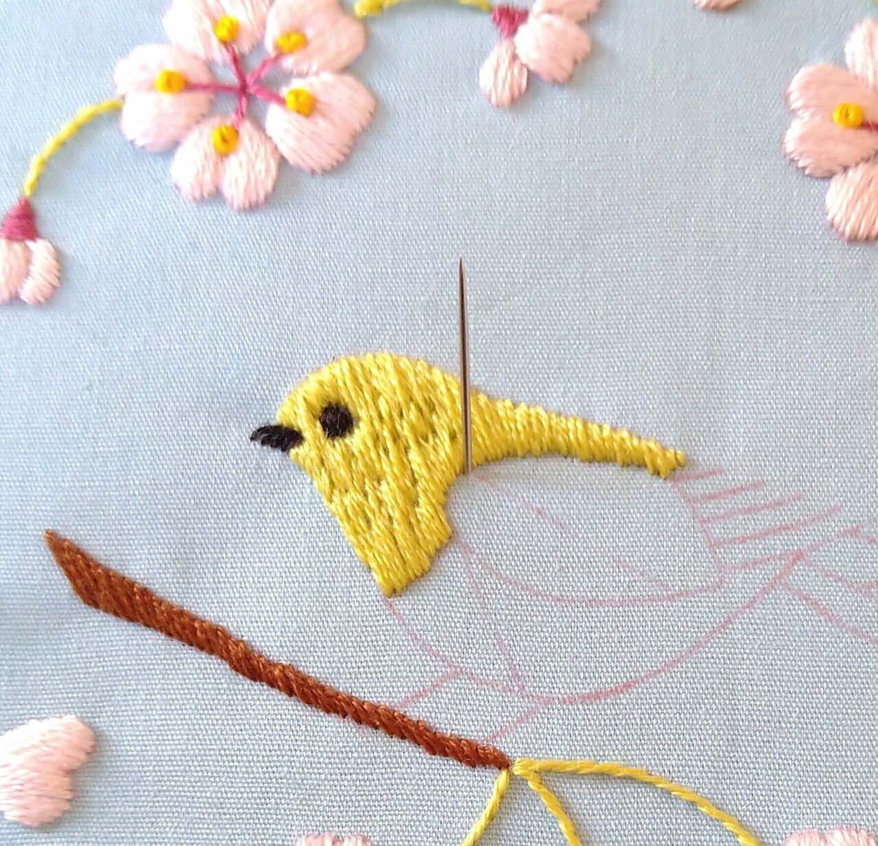 桜の花とメジロの刺繍枠キットを作ろう* ステップ10 〜メジロの羽1
