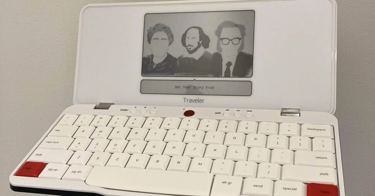 freewrite traveler 暑い ポメラのアメリカ版的なやつです。