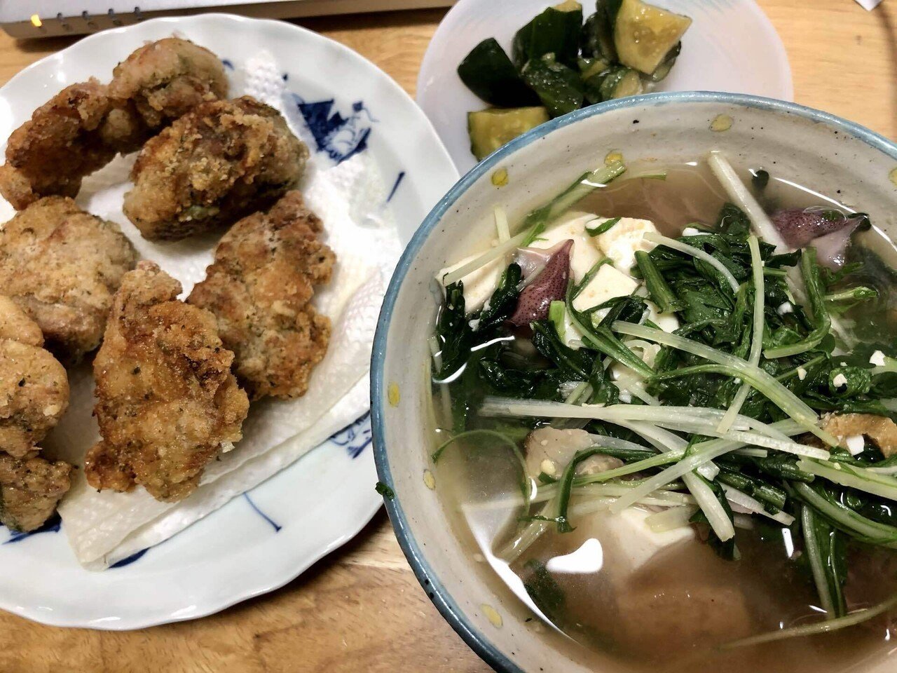 21年3月4日昼ごはん ホタルイカと春菊水菜豆腐のお味噌汁 鳥の磯辺揚げ4つ きゅうりのポン酢漬け あとあんぱん半分 Sky Cry Fly Note