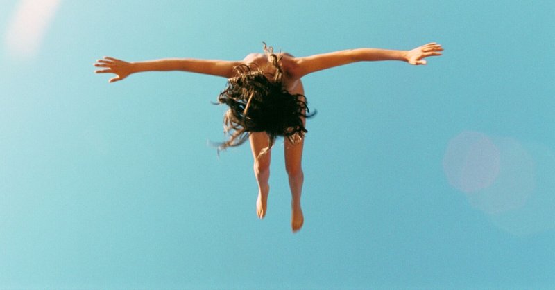 写真家ライアン・マッギンレーと飛ぶ身体