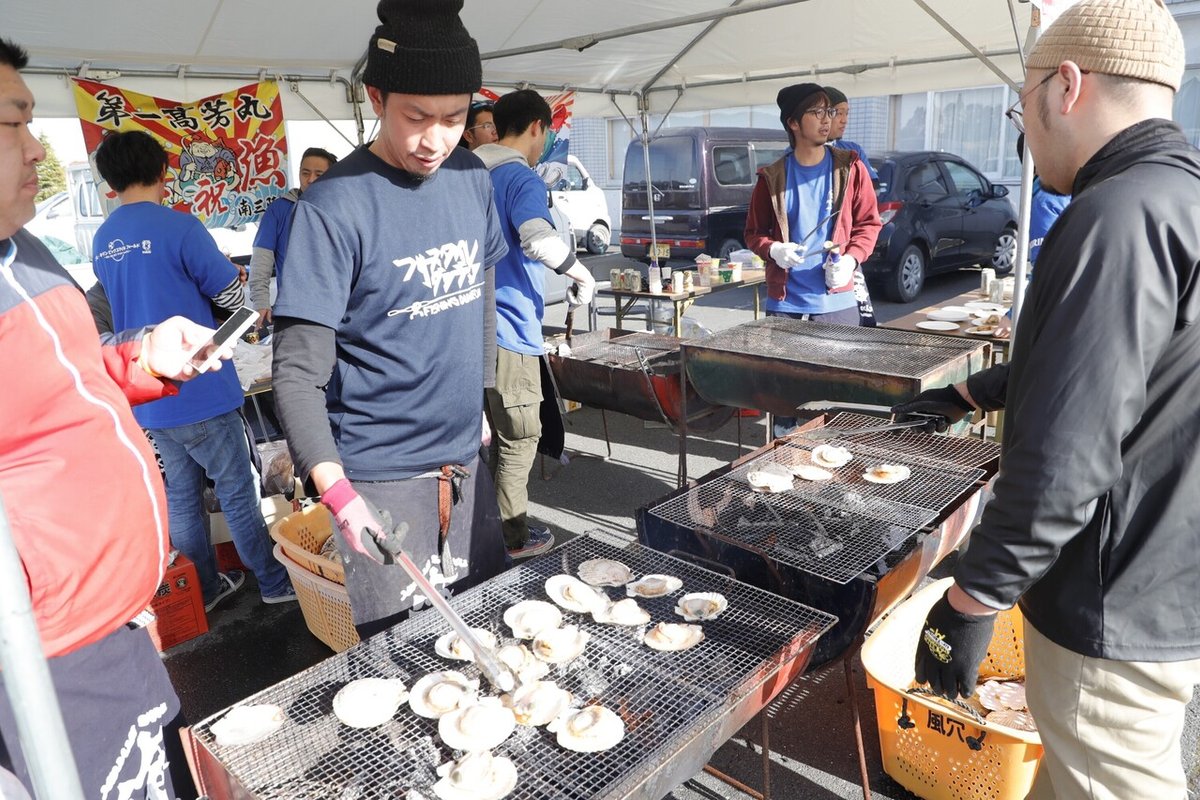 地元の特産品を味わえる「マルシェ」