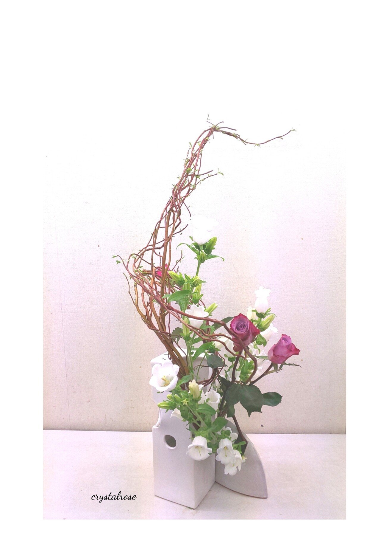 先日の教場にていけこみ 雲竜柳 カンパニュラ バラの組み合わせ ２つの花器を使っていけこみ Www Instagram Com P Cmbksz Apsx Igshid 172le フラワー教室 アトリエクリスタルローズ Note