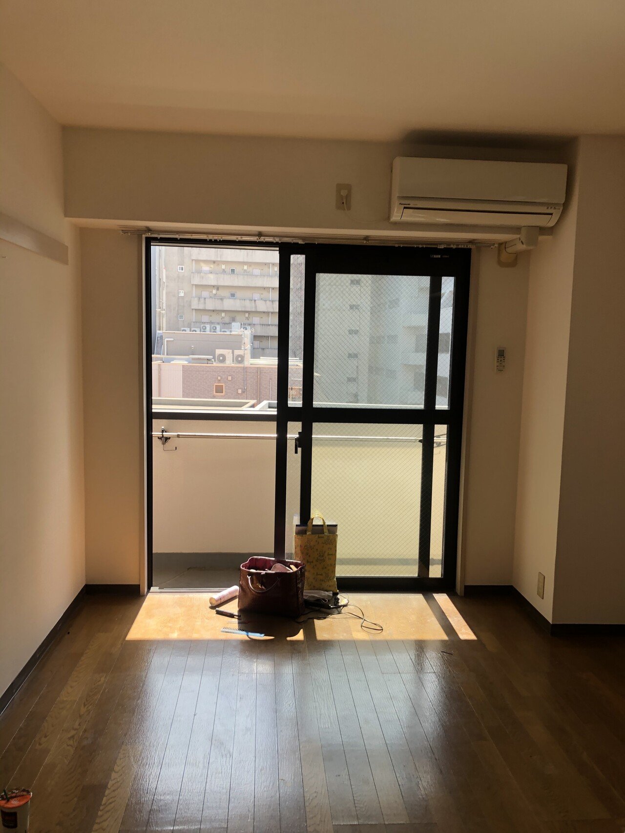 もう引っ越したから部屋の写真載せてもいいよね 今電車乗って次のお家向かってるけど泣けてきちゃう 寂しい よ 電車なのに涙出るよ マスクあってよかった ぶきっちょ亀 Note