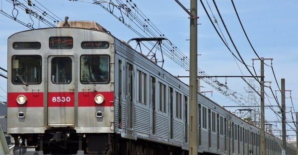 東急7000系+8500系 秩父鉄道7000系 この車両は元東急8500系で、東急電鉄を走っていました