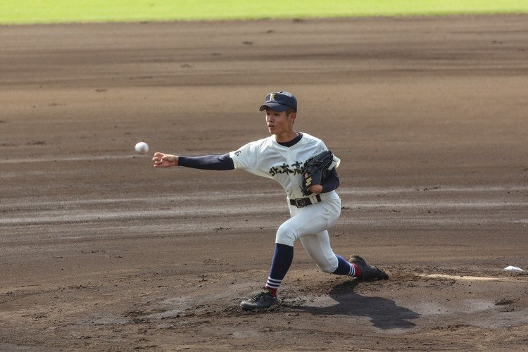 第99回 全国高校野球選手権大会 埼玉大会 2回戦、北本高校は岩槻高校と対戦し、12-5 (7回コールド) で勝利しました。3回戦は16日(日) 飯能高校と対戦します。試合開始時間と球場はこれから決定されます。