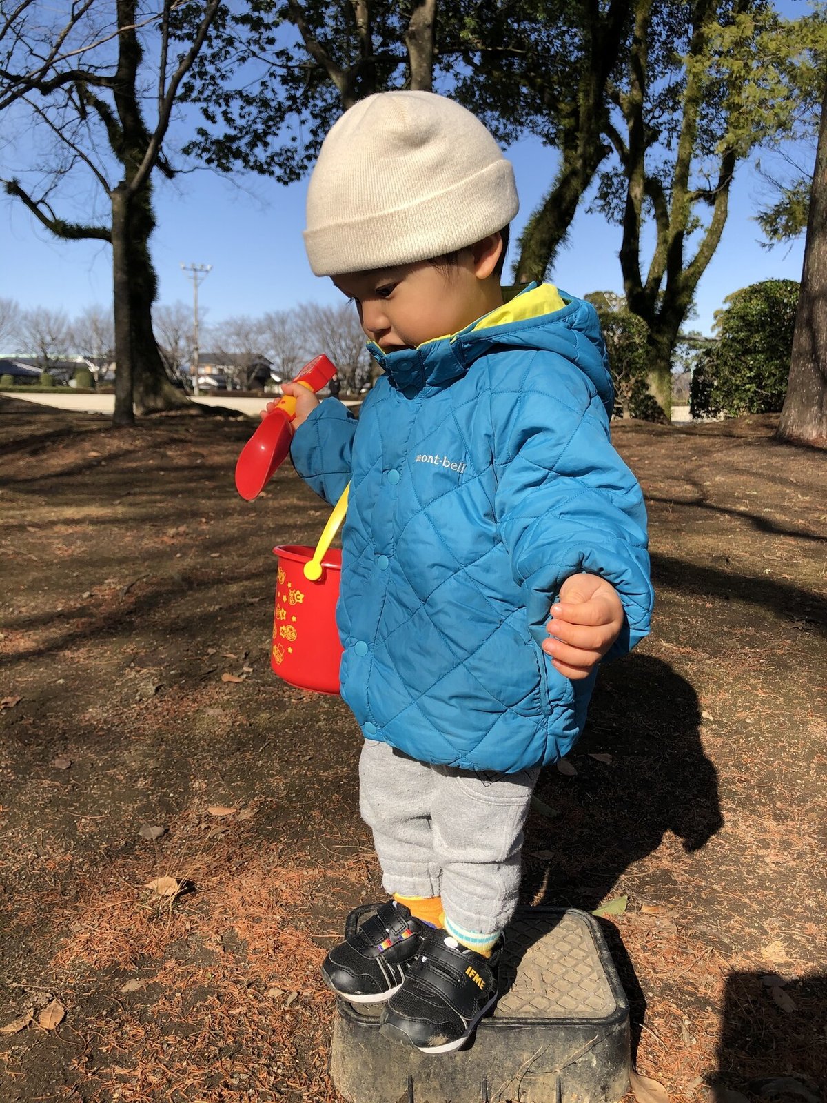 mont-bell 厚く サーマラップ ラウンドネックジャケット Kid's 140