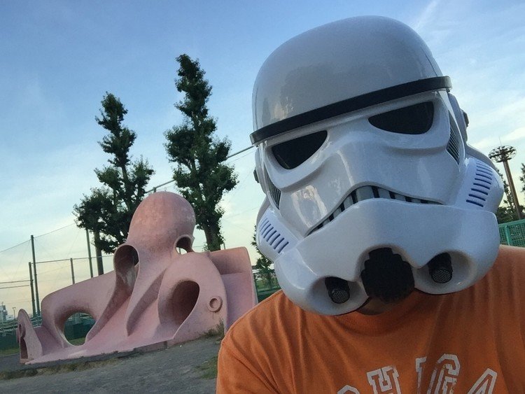 インスタグラムでセルフィートルーパー始めました。https://www.instagram.com/selfie_trooper/　#selfie #selfietrooper #starwars #trooper #自撮り #スターウォーズ #トルーパー #タコ滑り台 #公園 #octopus #slide #park #セルフィー