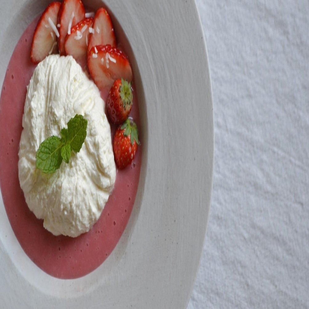 麹クレメダンジュと苺の甘酒スープ こじ山 Note