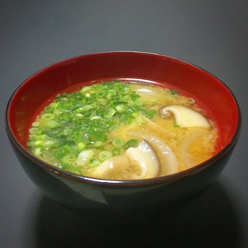 34.椎茸と玉葱の味噌汁