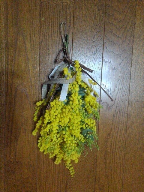 マルシェで手に入った ミモザさん きれいで とてもいいにおいがする Hokuto 9 9 Note