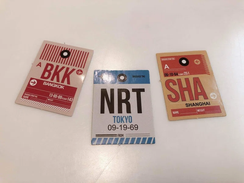 旅雑貨紹介 世界旅行家 空港3レターコードステッカー ゆずちゃん Note