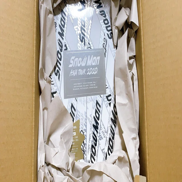 Snow Manから届いた銀テープをチャームにしたよ｜nico（にこ）