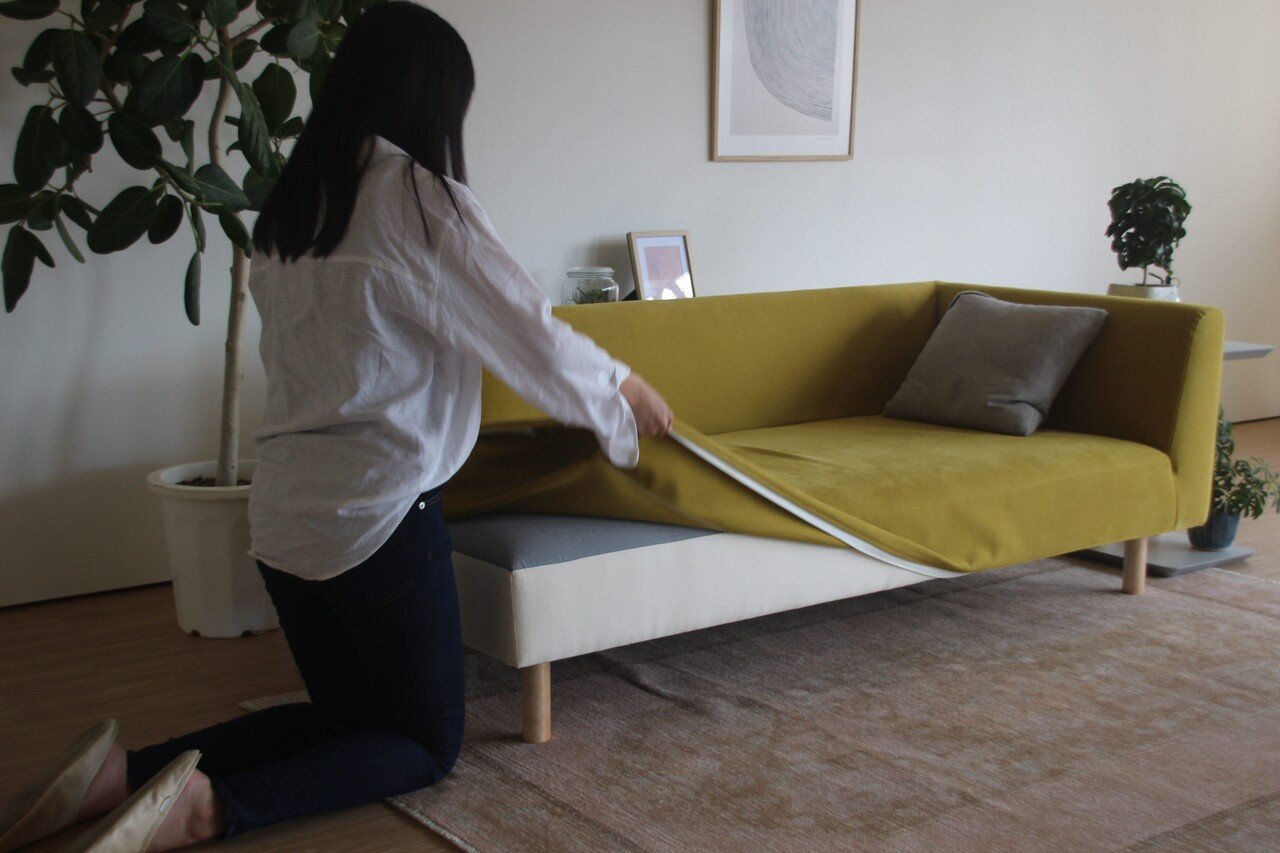 汚れを落としやすい布のソファは、安心して使える｜INEMU