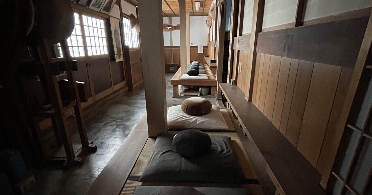 人気ブランド新作豊富 結跏趺坐 八瀬巣立真黒石 なつかしく 座禅 瞑想 水石 水石