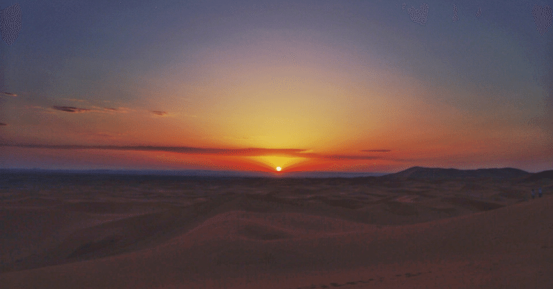 砂漠に沈む太陽