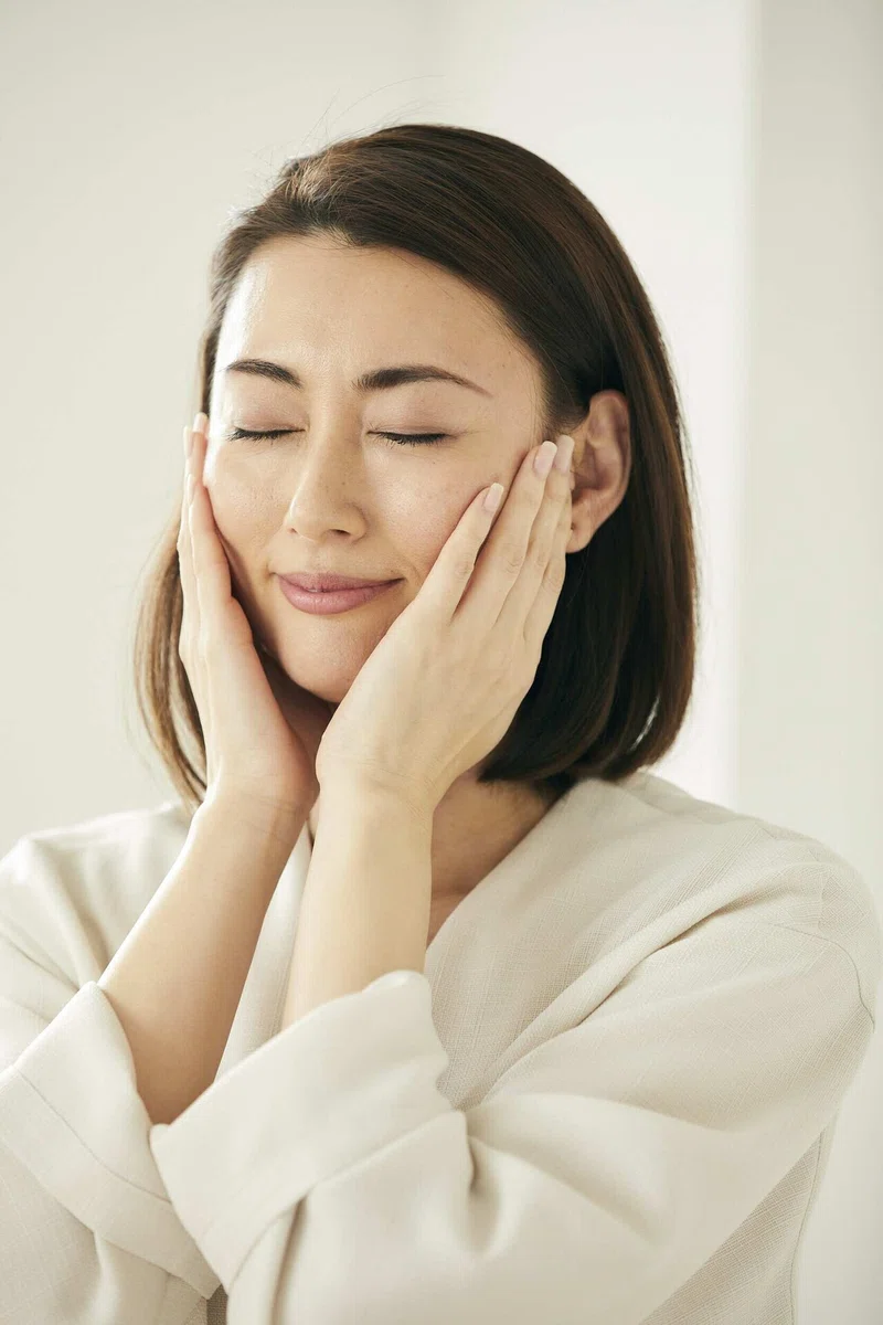 きつい顔から卒業して やわらかな顔つきをつくる肌への触れ方 美を引き寄せる美容家 河村慎吾 東京広尾恵比寿 Note きつい顔から卒業して やわらかな顔つきをつくる肌への触れ方 美を引き寄せる美容家 河村慎吾 東京広尾恵比寿 Note