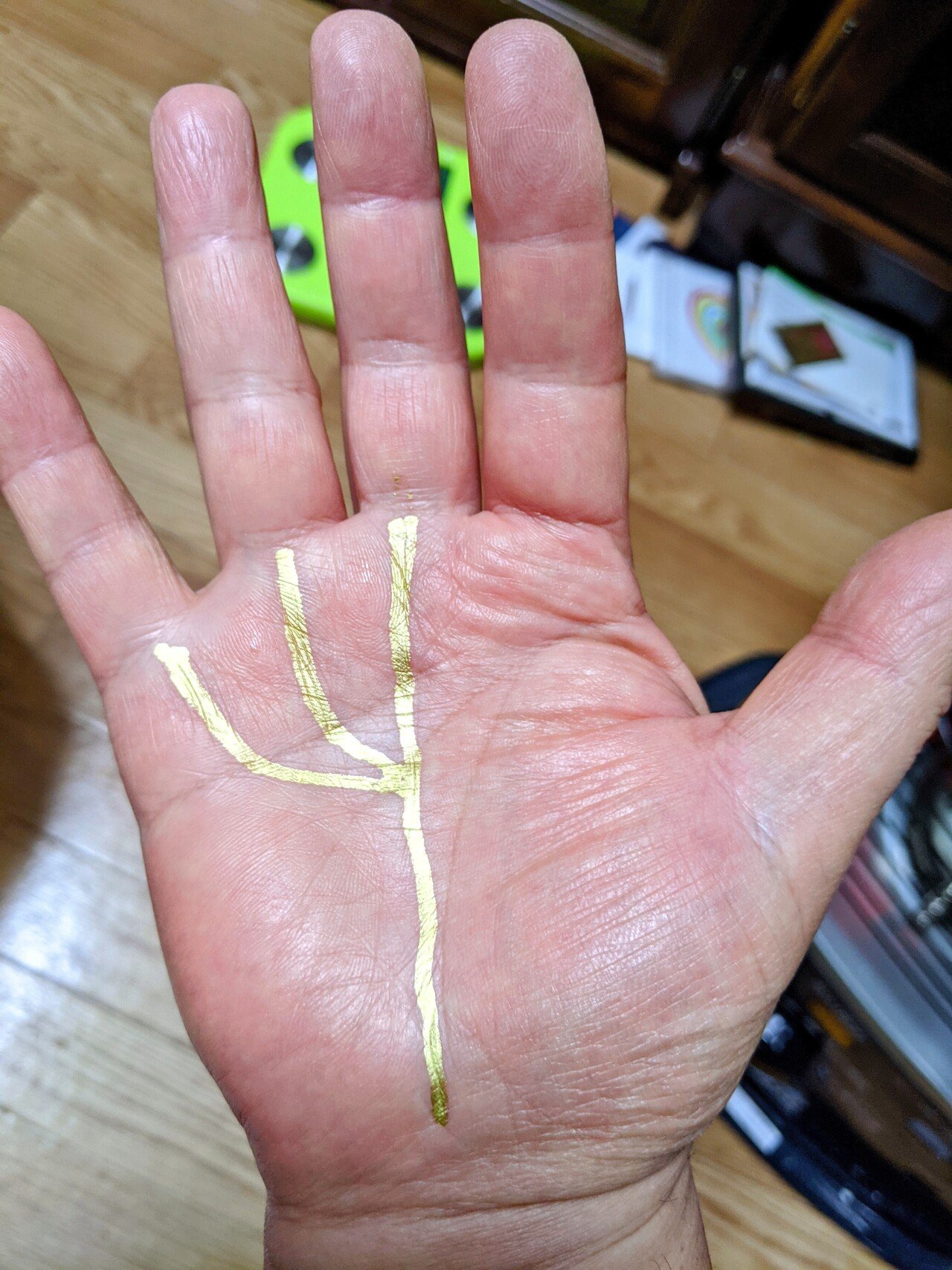 ここだけの話なんだけど 金運アップだ と 自分の手相を書き換えるこの努力 実るかな 手相は詳しくないが 金運線 書き込むのも良し と知って 素直に実行してみた 億万長者の手相 と言われる ゆき坊 Yyy ﾄﾘﾌﾟﾙﾜｲ Note