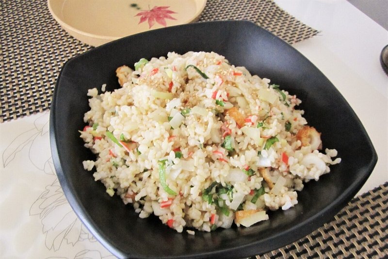 がんばりすぎないお昼ごはん 大葉と生姜とカニカマのチャーハン 真帆 沁 Maho Shin 文筆家 Note