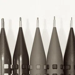 金属の質感も素晴らしい廣瀬鐡筆堂の双頭式芯ホルダーです。軸のえぐれ