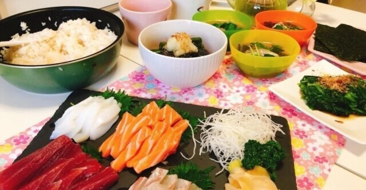 21 Temaki Sush 日本社会にコネなき外国人には知られざる手巻き寿司パーティの味 Sacha スペイン語 英語 日本語 Note
