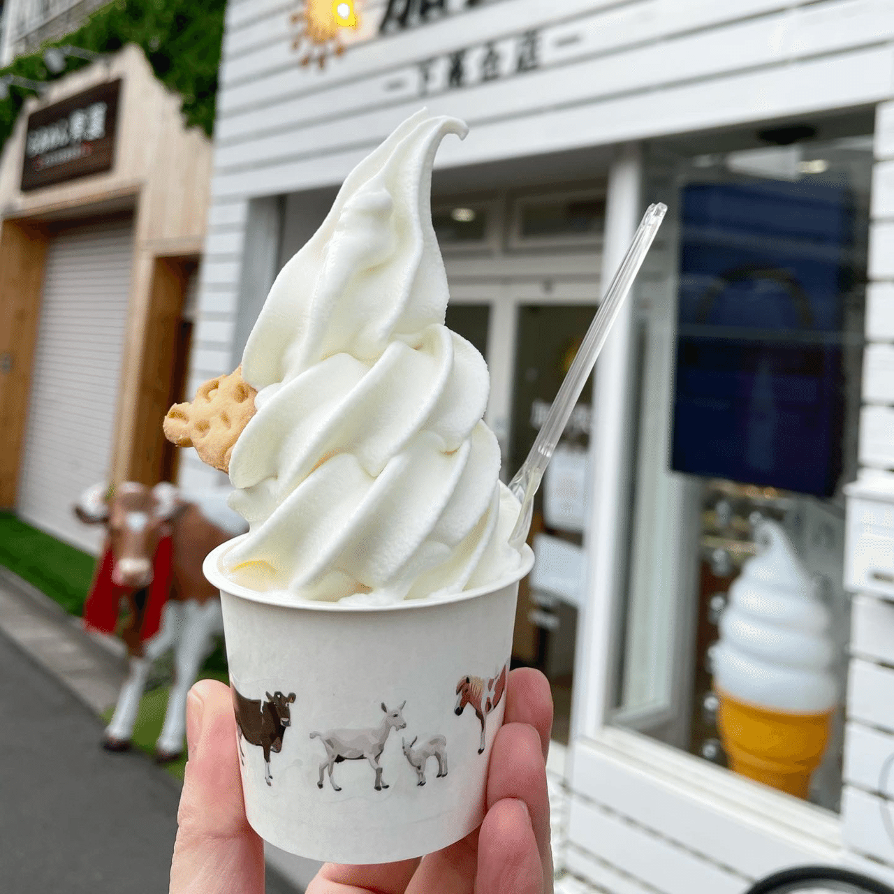 看板娘 みちるさんが迎えてくれる ガンジーソフトクリーム 加勢牧場 下落合 Happy Softcream Note