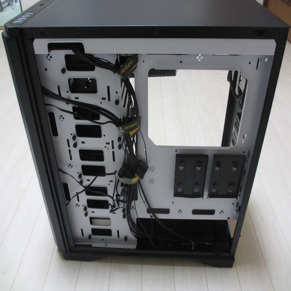 脱・光り物PC：Antec P101 Silentへケース変更・概要紹介編｜香月聡司