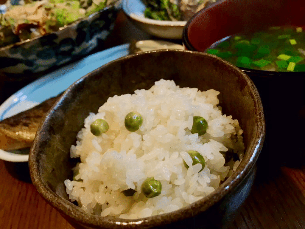 サヤの出汁で味重視の豆ごはん。｜マツダミキヲ 料理人