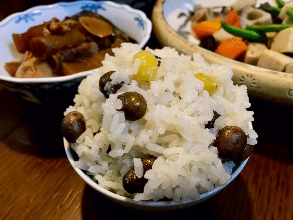 サヤの出汁で味重視の豆ごはん。｜マツダミキヲ 料理人
