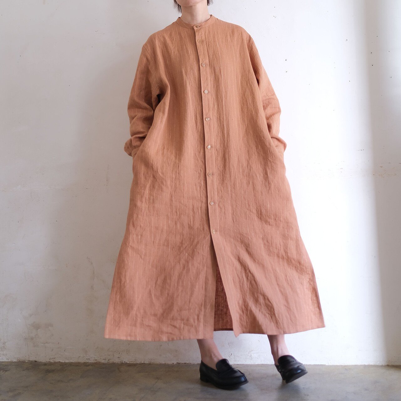 【maru✳︎ 】SALUE バックピンタックドレス ひとつの服をいろんな風に。新作ドレス「Back pin tuck dress」｜SALUÉ