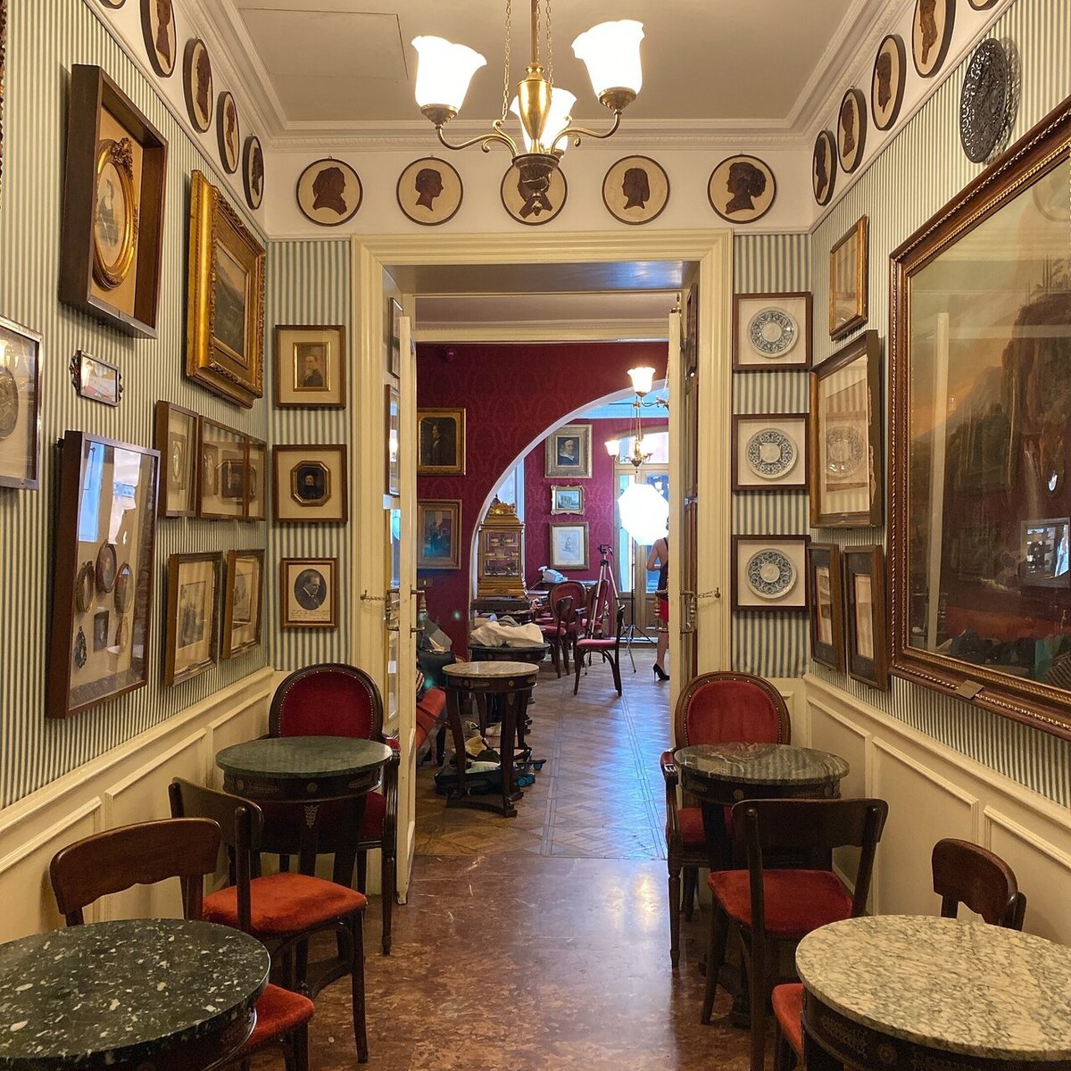 アンティコ・カフェ・グレコ（Antico Caffè Greco）：文豪たちの