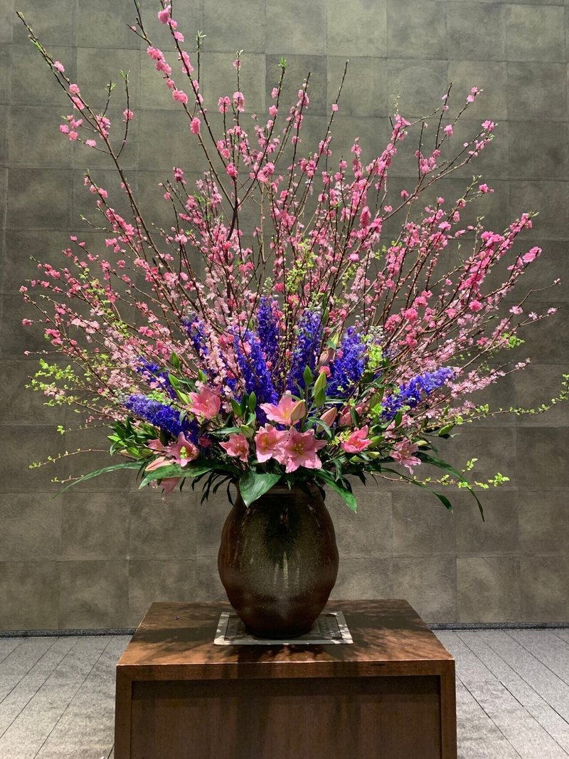 ちょっと「箸休め」の写真。総理官邸では素晴らしいお花で迎えられます