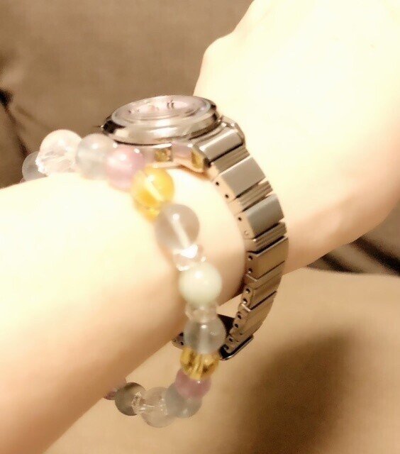 元々手首は細い方だと思っていましたが 7kgの効果は恐るべし 腕時計もブレスレットも 3ヶ月前まではピッタリだったのに 今こんなに隙間が 最近腕時計がくるくる ブレスレットは 落ち ゆえ ゆるダイエット実践中 Note