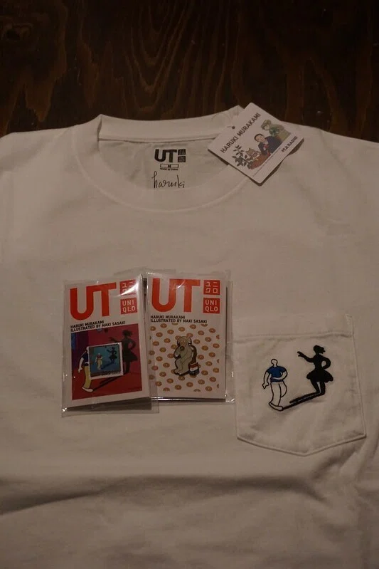 日常 ユニクロ 村上春樹 Tシャツ&ピンバッチ｜ueblog
